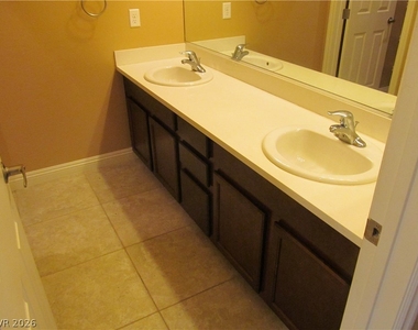 7560 Nicklin Street - Photo Thumbnail 11