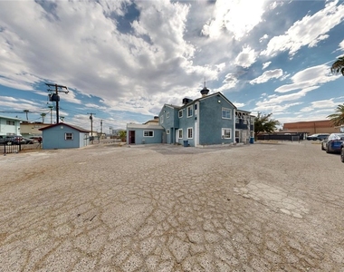 530 E Oakey Boulevard - Photo Thumbnail 11