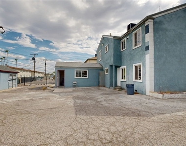 530 E Oakey Boulevard - Photo Thumbnail 8