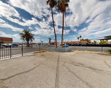 530 E Oakey Boulevard - Photo Thumbnail 12