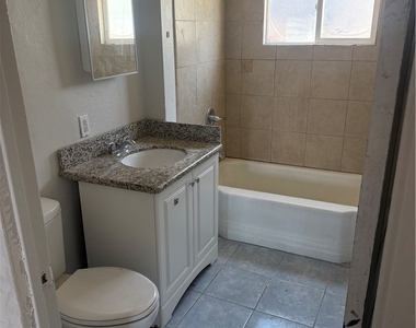 530 E Oakey Boulevard - Photo Thumbnail 1