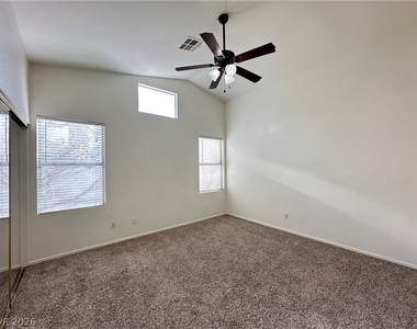 8009 Sierra Largo Drive - Photo Thumbnail 16