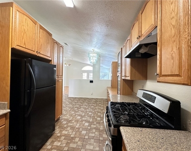 8009 Sierra Largo Drive - Photo Thumbnail 8
