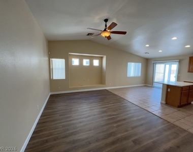 526 Regal Robin Way - Photo Thumbnail 1