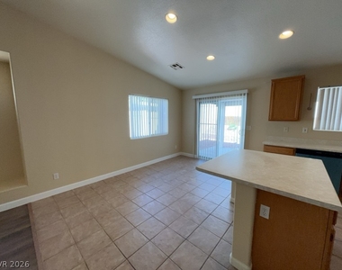 526 Regal Robin Way - Photo Thumbnail 2