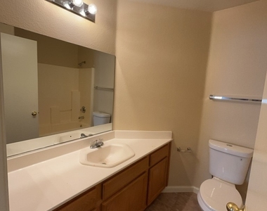 526 Regal Robin Way - Photo Thumbnail 8