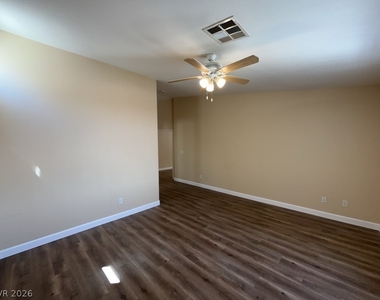 526 Regal Robin Way - Photo Thumbnail 4