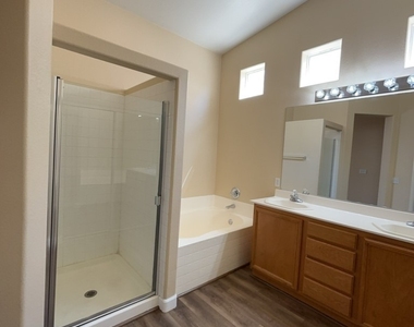 526 Regal Robin Way - Photo Thumbnail 5
