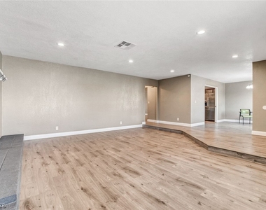4367 S Mojave Road - Photo Thumbnail 8