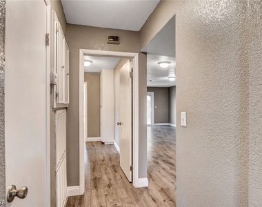 4367 S Mojave Road - Photo Thumbnail 14