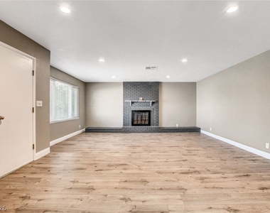 4367 S Mojave Road - Photo Thumbnail 5