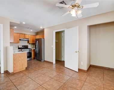 3290 Dragon Fly Street - Photo Thumbnail 12