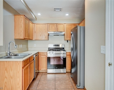 3290 Dragon Fly Street - Photo Thumbnail 16