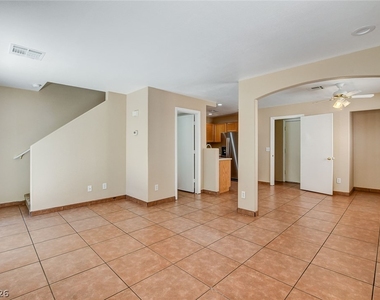 3290 Dragon Fly Street - Photo Thumbnail 9