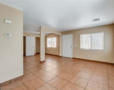 3290 Dragon Fly Street - Photo Thumbnail 7
