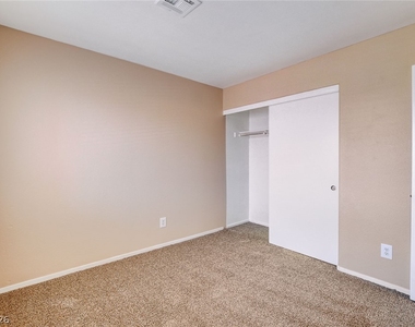 3290 Dragon Fly Street - Photo Thumbnail 37