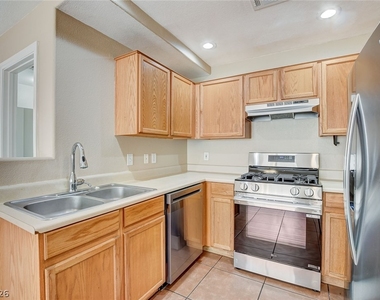 3290 Dragon Fly Street - Photo Thumbnail 17