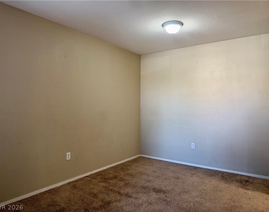 555 E Silverado Ranch Boulevard - Photo Thumbnail 10