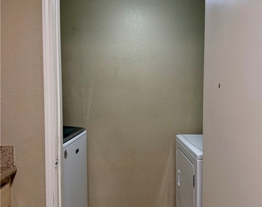 555 E Silverado Ranch Boulevard - Photo Thumbnail 8