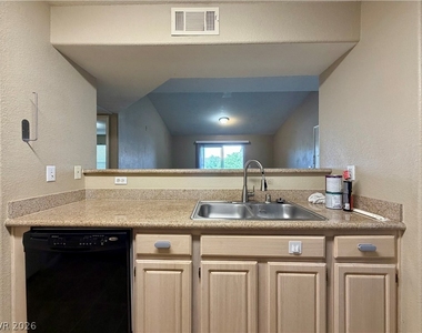 555 E Silverado Ranch Boulevard - Photo Thumbnail 6