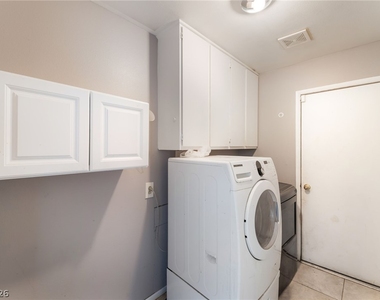4268 Hampshire Circle - Photo Thumbnail 25
