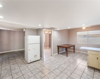 4268 Hampshire Circle - Photo Thumbnail 8