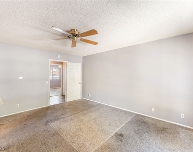 4268 Hampshire Circle - Photo Thumbnail 13