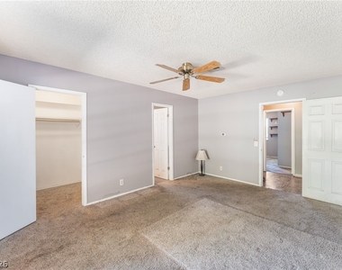 4268 Hampshire Circle - Photo Thumbnail 12