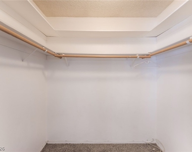 4268 Hampshire Circle - Photo Thumbnail 14