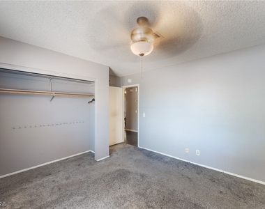 4268 Hampshire Circle - Photo Thumbnail 20