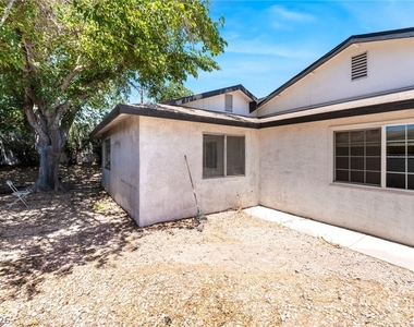 4268 Hampshire Circle - Photo Thumbnail 27