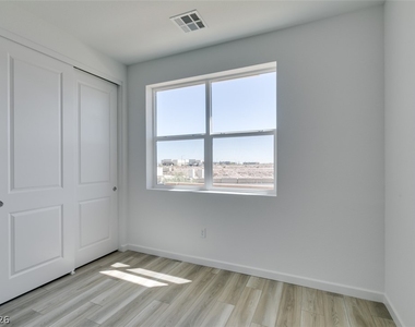 2498 Indigo Mountain Street - Photo Thumbnail 4
