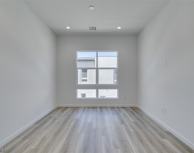2498 Indigo Mountain Street - Photo Thumbnail 19