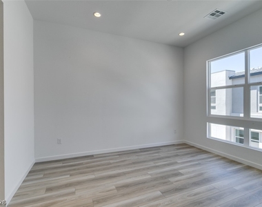 2498 Indigo Mountain Street - Photo Thumbnail 18