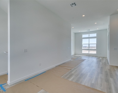 2498 Indigo Mountain Street - Photo Thumbnail 7