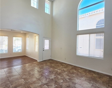 5516 Grey Pointe Street - Photo Thumbnail 3