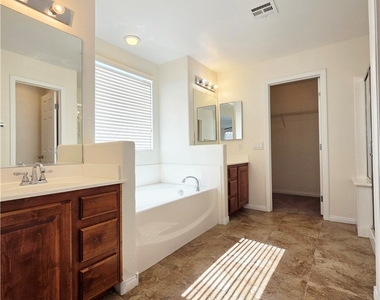 5516 Grey Pointe Street - Photo Thumbnail 15