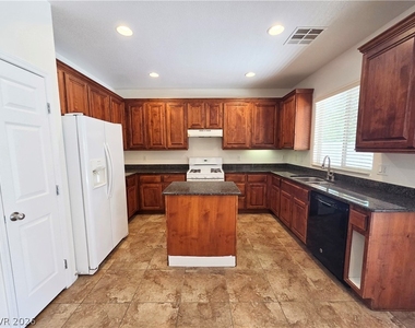 5516 Grey Pointe Street - Photo Thumbnail 9