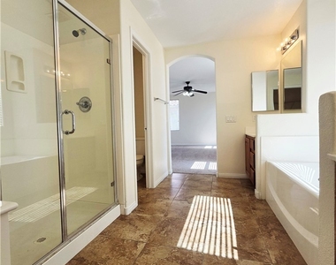 5516 Grey Pointe Street - Photo Thumbnail 14