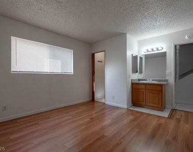 5198 Greene Lane - Photo Thumbnail 2