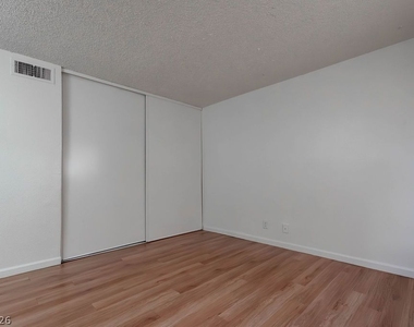 5198 Greene Lane - Photo Thumbnail 4