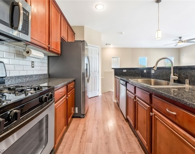 7318 Fools Gold Street - Photo Thumbnail 14