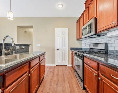 7318 Fools Gold Street - Photo Thumbnail 16