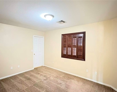 2684 Heathrow Street - Photo Thumbnail 13