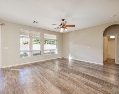 11749 Via Esperanza Avenue - Photo Thumbnail 8