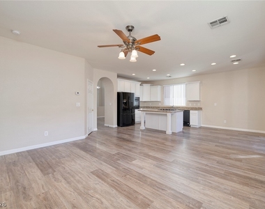 11749 Via Esperanza Avenue - Photo Thumbnail 26