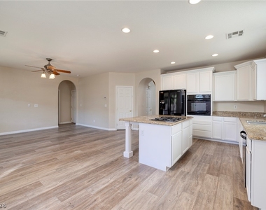 11749 Via Esperanza Avenue - Photo Thumbnail 11