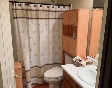 8112 W Gilmore Avenue - Photo Thumbnail 8