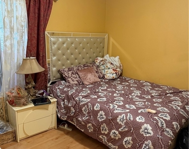 8112 W Gilmore Avenue - Photo Thumbnail 7