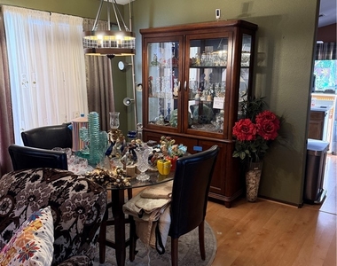 8112 W Gilmore Avenue - Photo Thumbnail 1